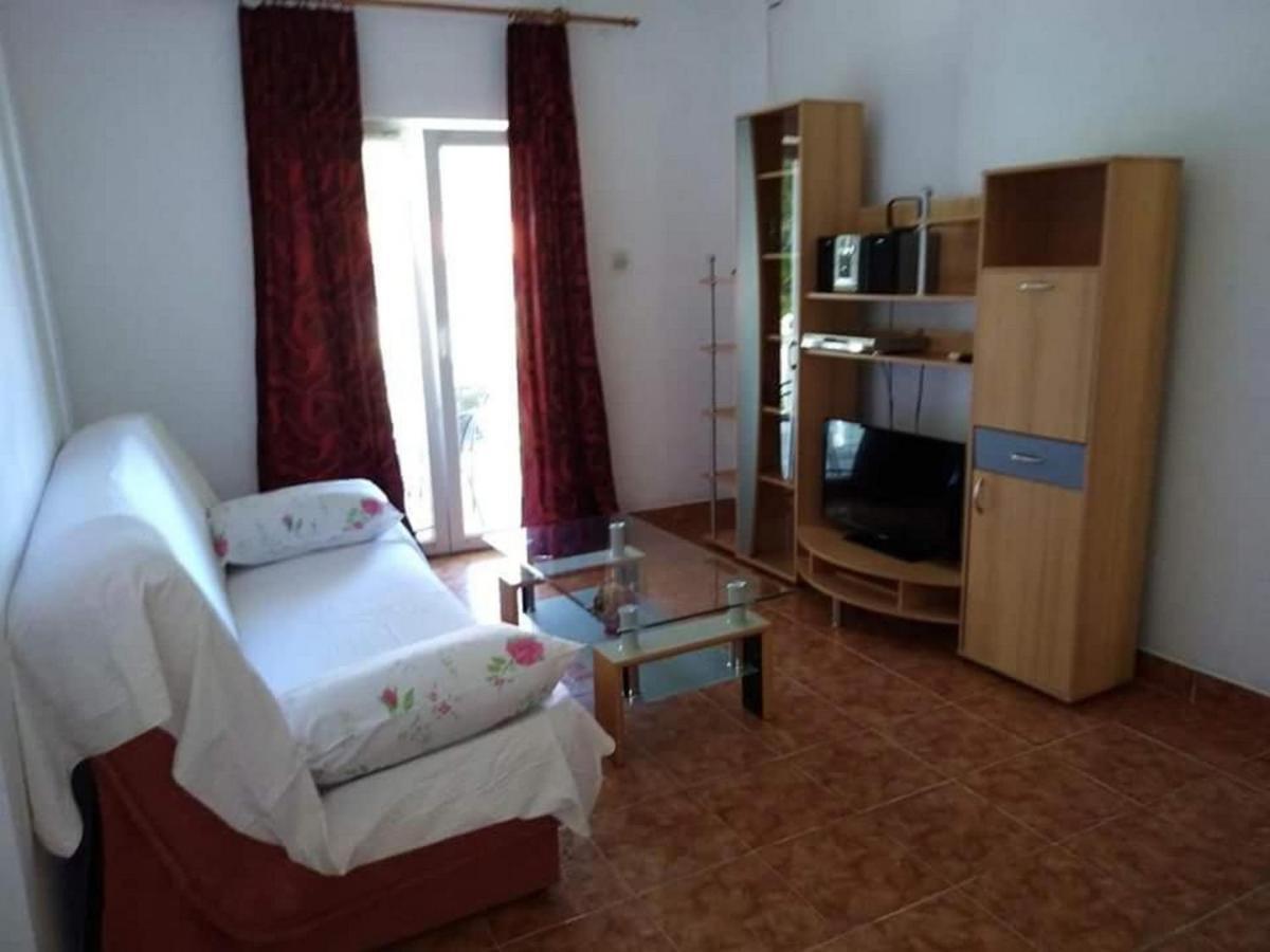 Miocic Apartment *