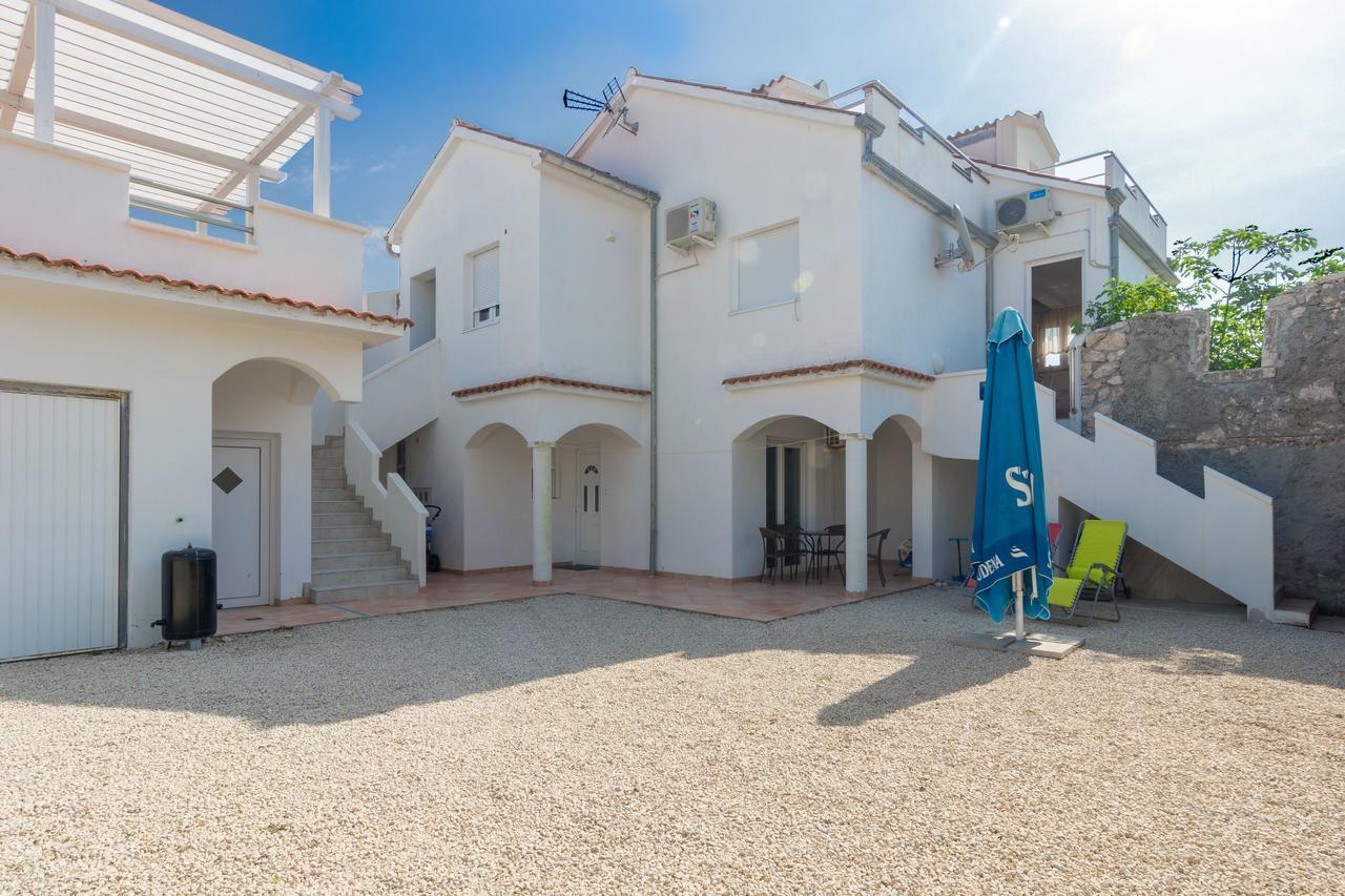 Miocic Apartment